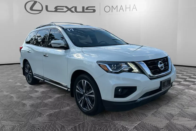 2017 Nissan Pathfinder 4x4 Platinum photo 1