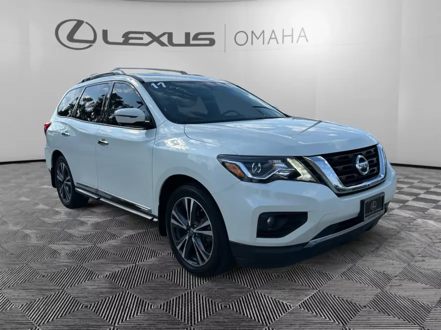 2017 Nissan Pathfinder 4x4 Platinum photo 1