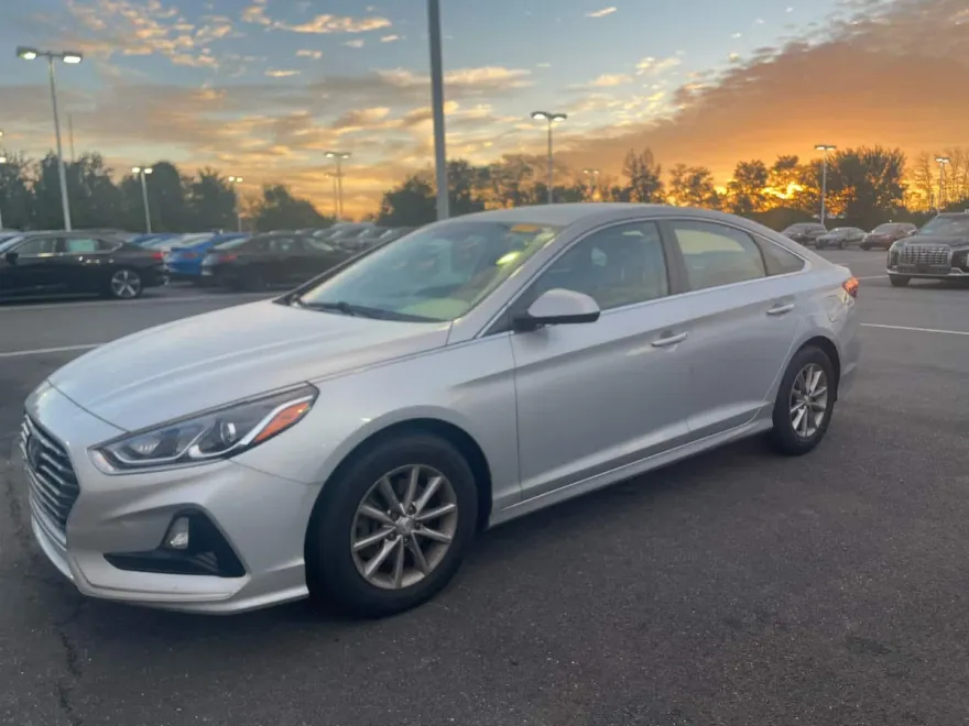 2019 Hyundai Sonata SE photo 1