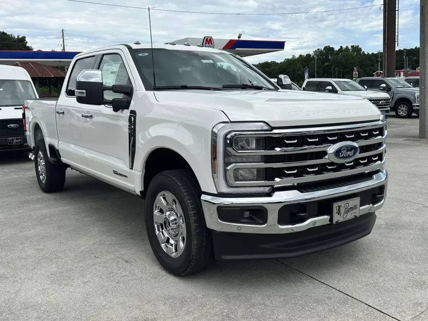 2025 Ford F-250 Lariat photo 1