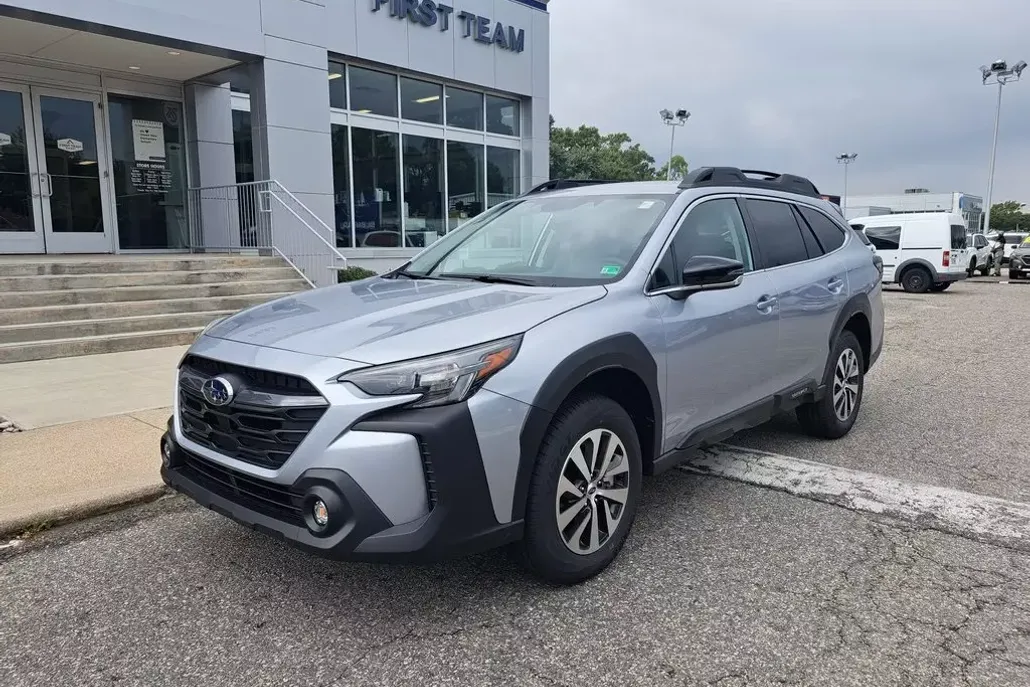 2025 Subaru Outback Premium photo 1