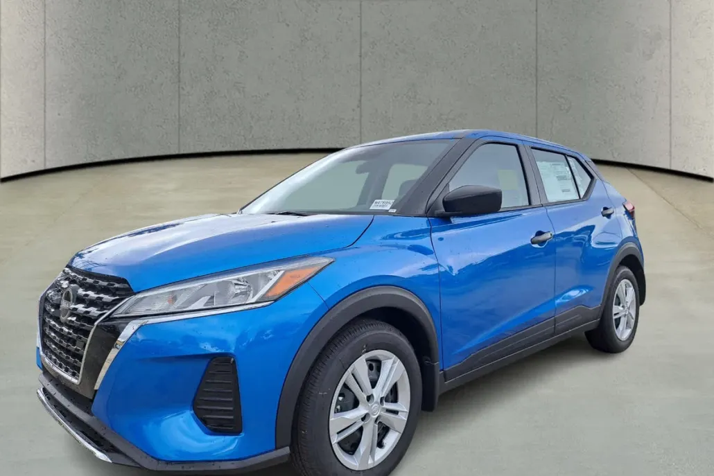 2025 Nissan Kicks Play S photo 1