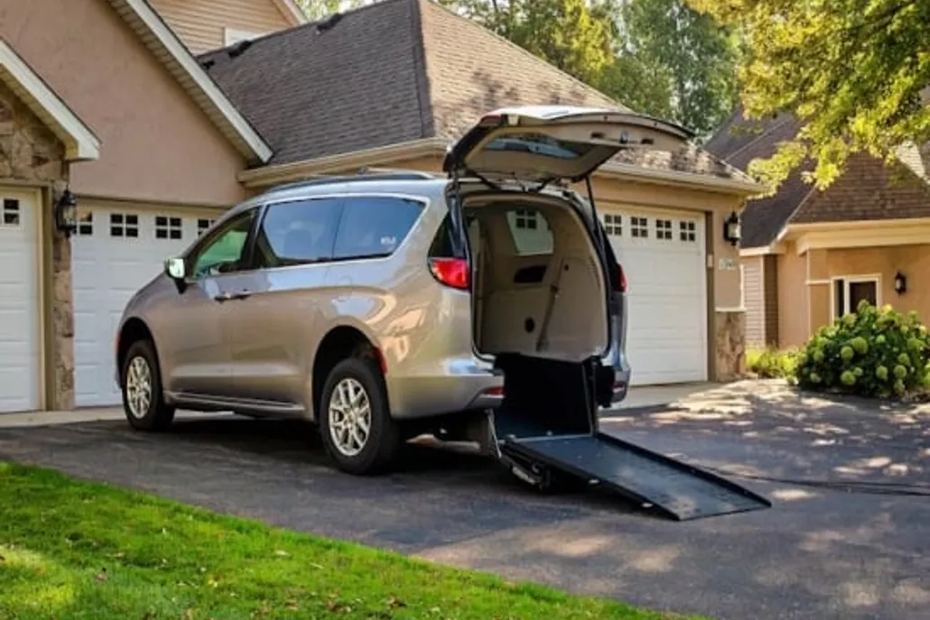 2025 Chrysler Pacifica photo 1