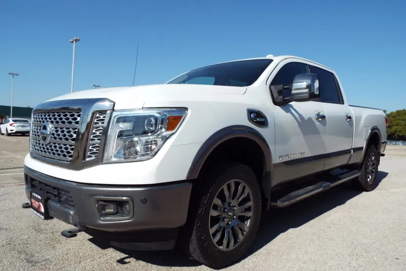2018 Nissan Titan Crew Cab Platinum Reserve photo 1