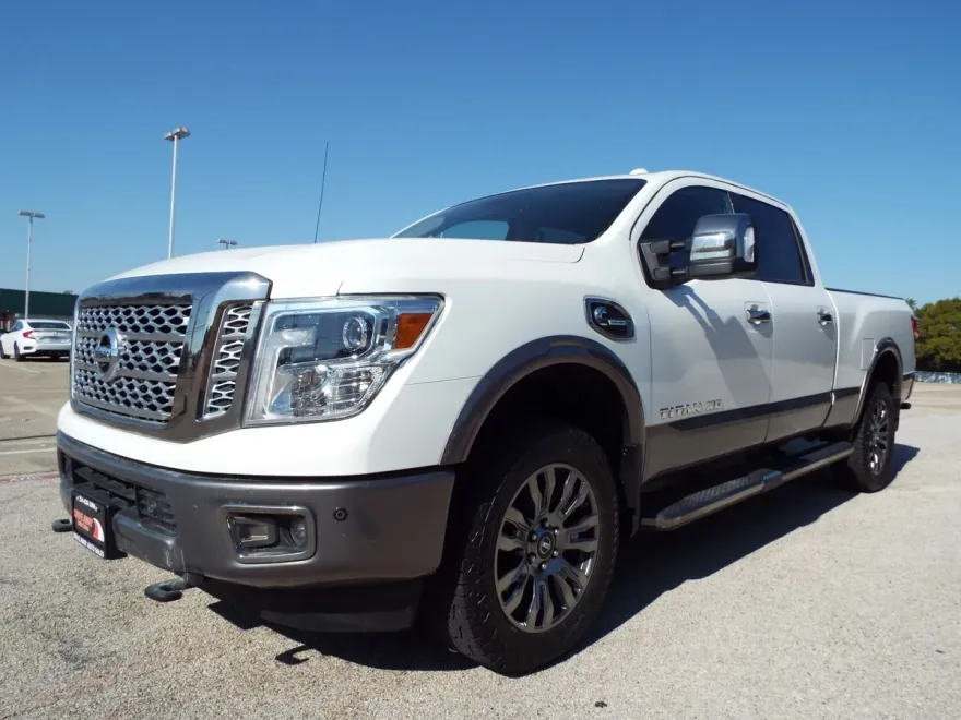 2018 Nissan Titan Crew Cab Platinum Reserve photo 1