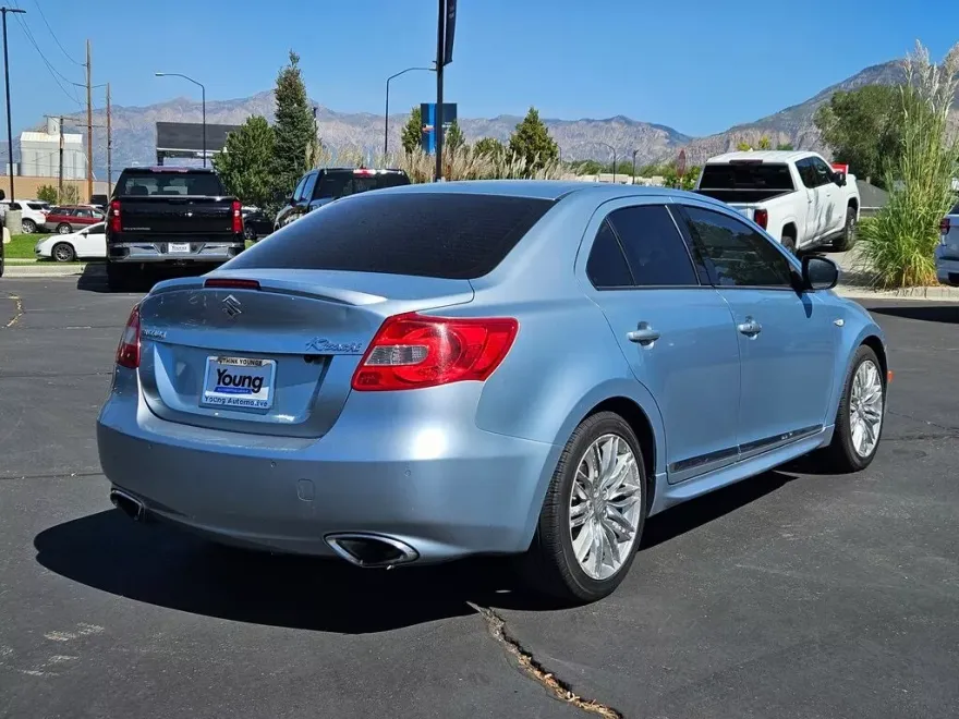 2011 Suzuki Kizashi photo 1