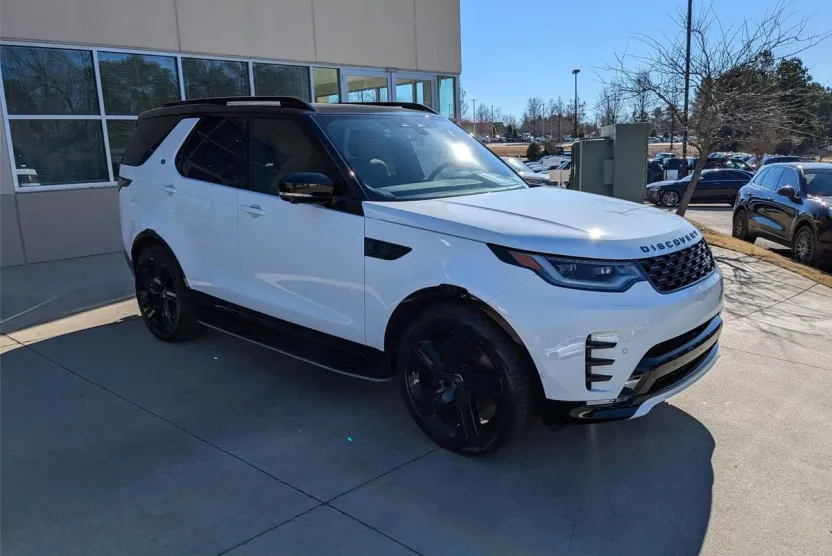 2025 Land Rover Discovery SE photo 1