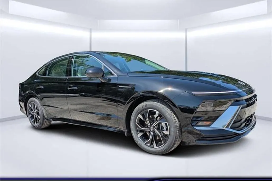 2025 Hyundai Sonata SEL photo 1
