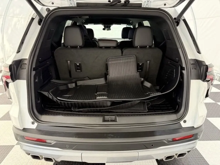 2025 Chevrolet Traverse Z71 photo 1