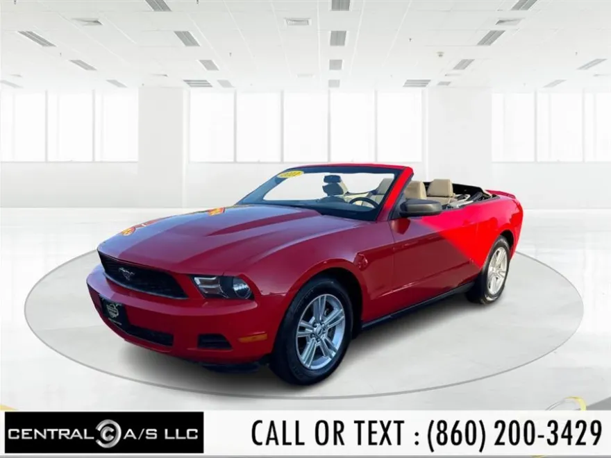 2011 Ford Mustang V6 Convertible photo 1