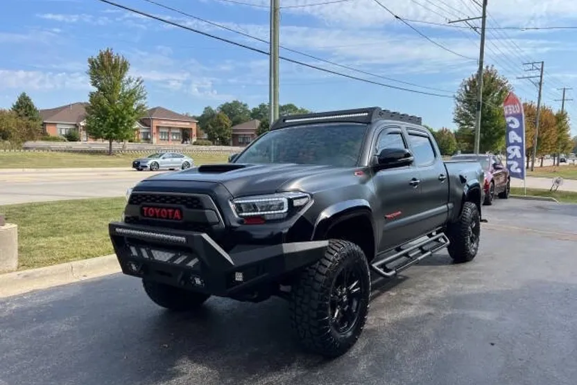 2017 Toyota Tacoma TRD Sport photo 1