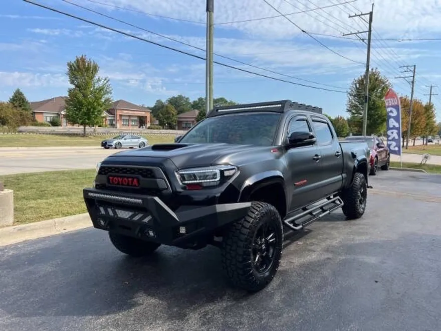 2017 Toyota Tacoma TRD Sport photo 1