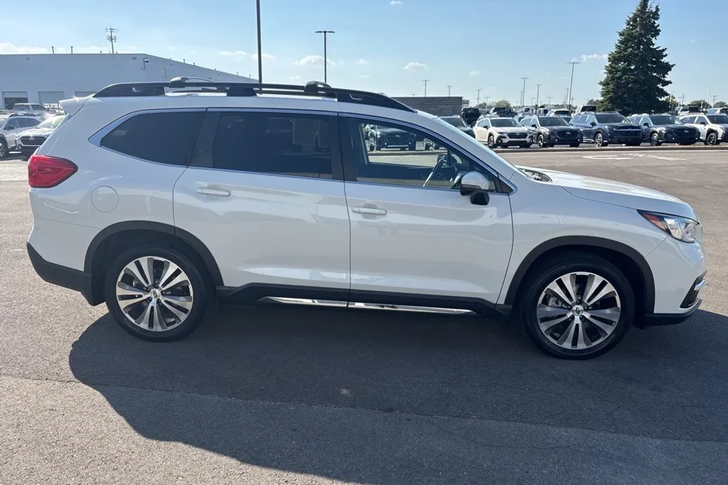 2022 Subaru Ascent Limited photo 1