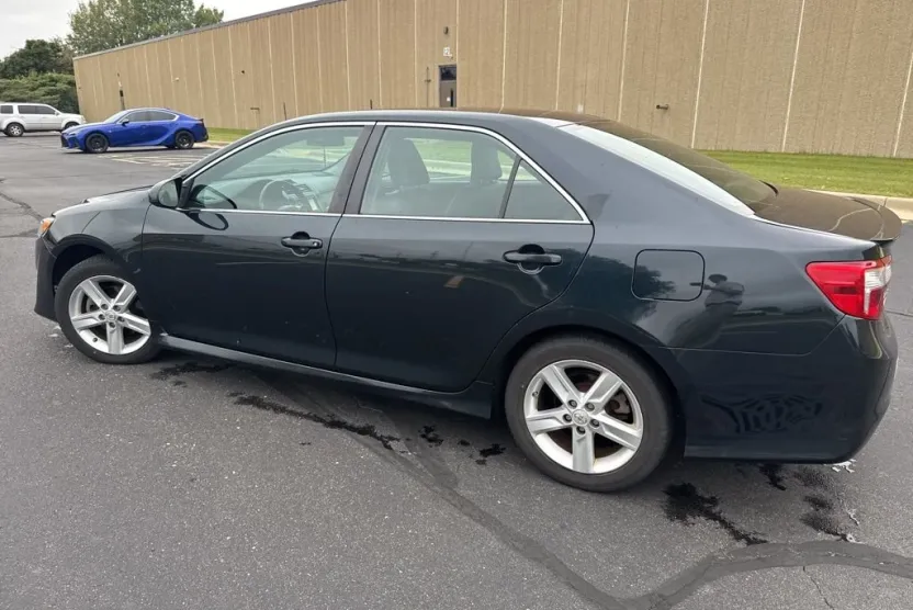 2013 Toyota Camry SE photo 1