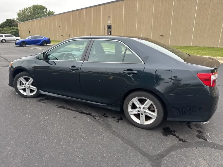 2013 Toyota Camry SE photo 1