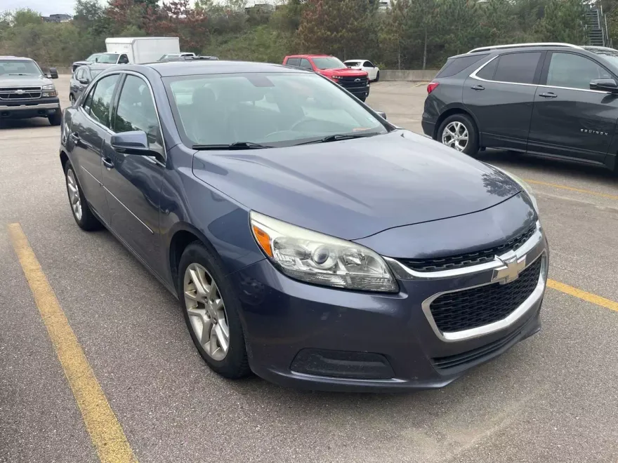 2015 Chevrolet Malibu 1LT photo 1