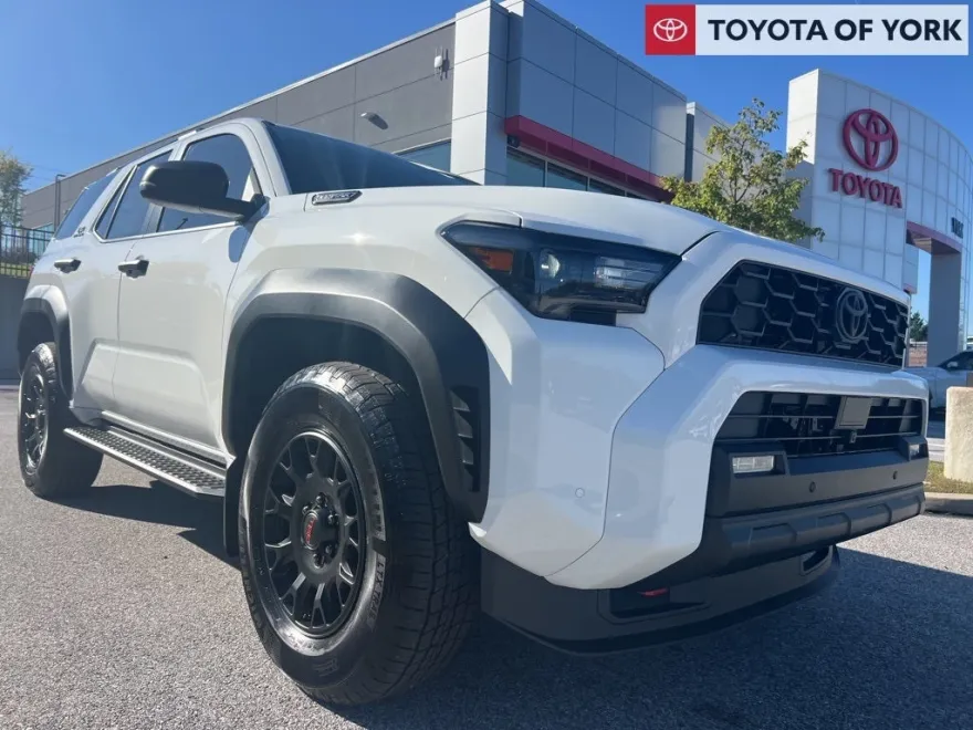 2025 Toyota 4Runner TRD Off-Road photo 1