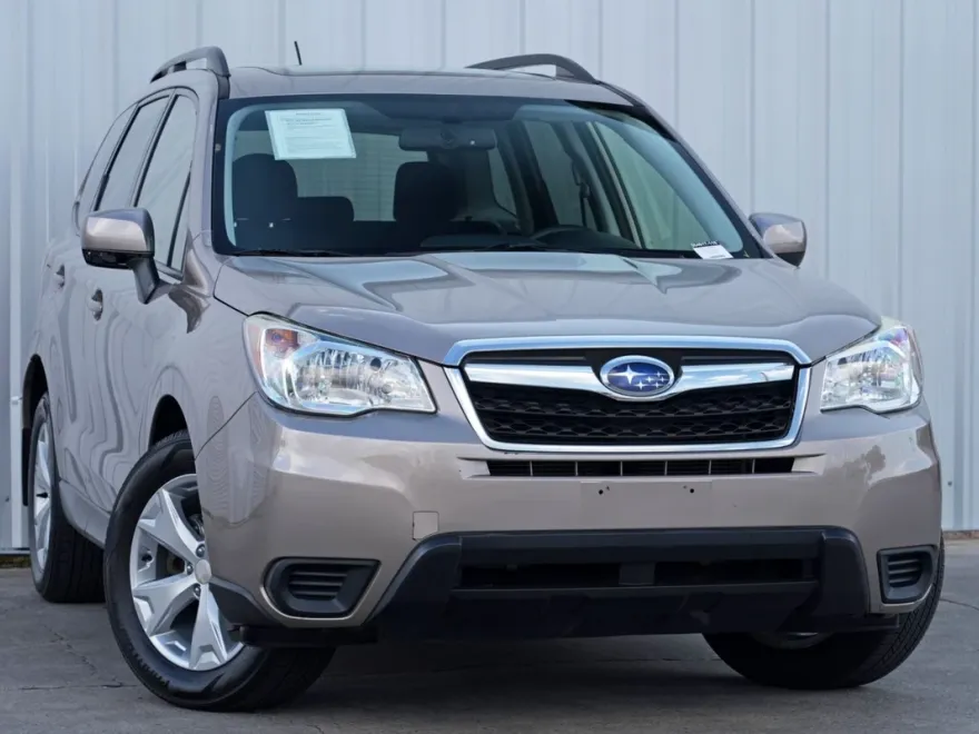 2015 Subaru Forester 2.5i Premium photo 1