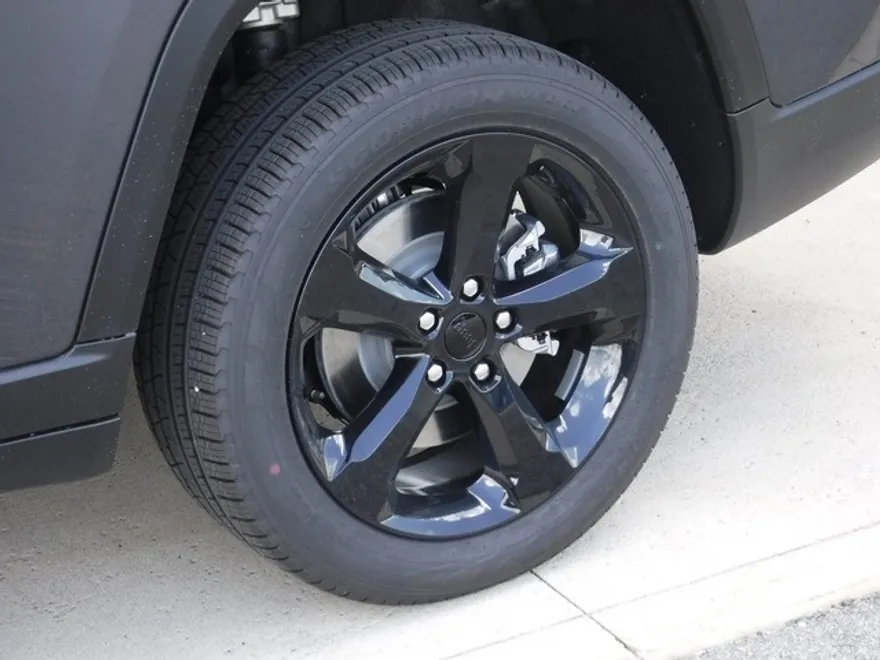 2025 Jeep Grand Cherokee Limited photo 1
