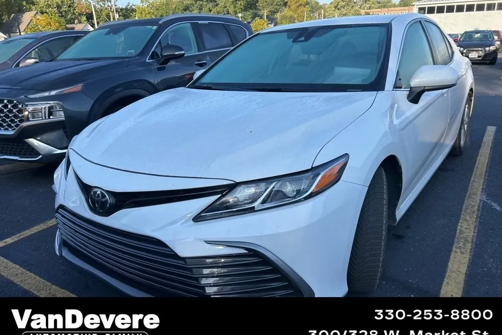 2021 Toyota Camry LE photo 1