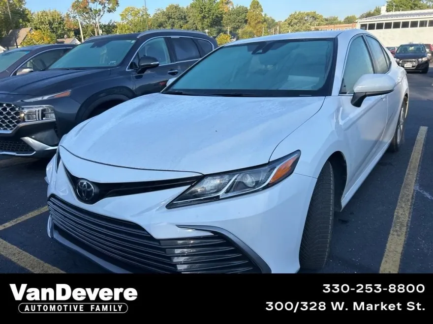 2021 Toyota Camry LE photo 1