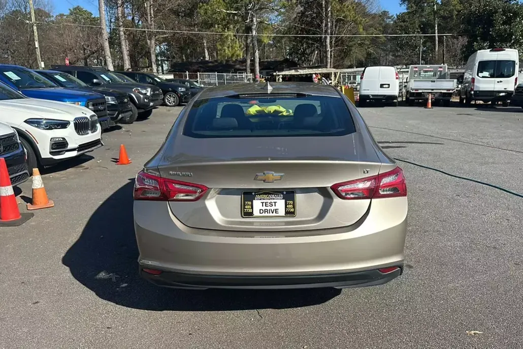 2022 Chevrolet Malibu 1LT photo 1