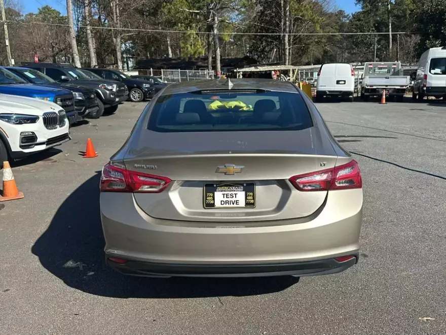 2022 Chevrolet Malibu 1LT photo 1