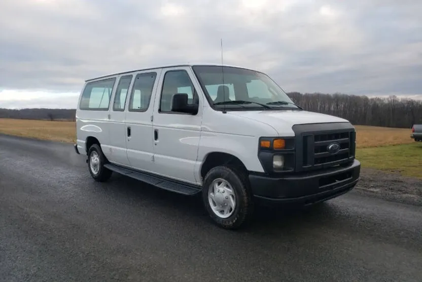 2011 Ford E-150 photo 1