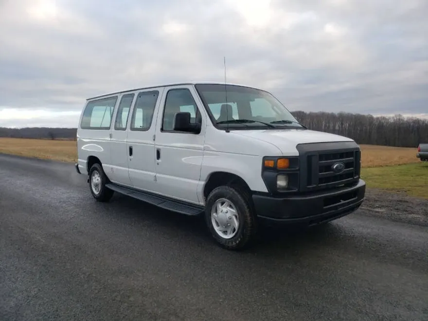 2011 Ford E-150 photo 1