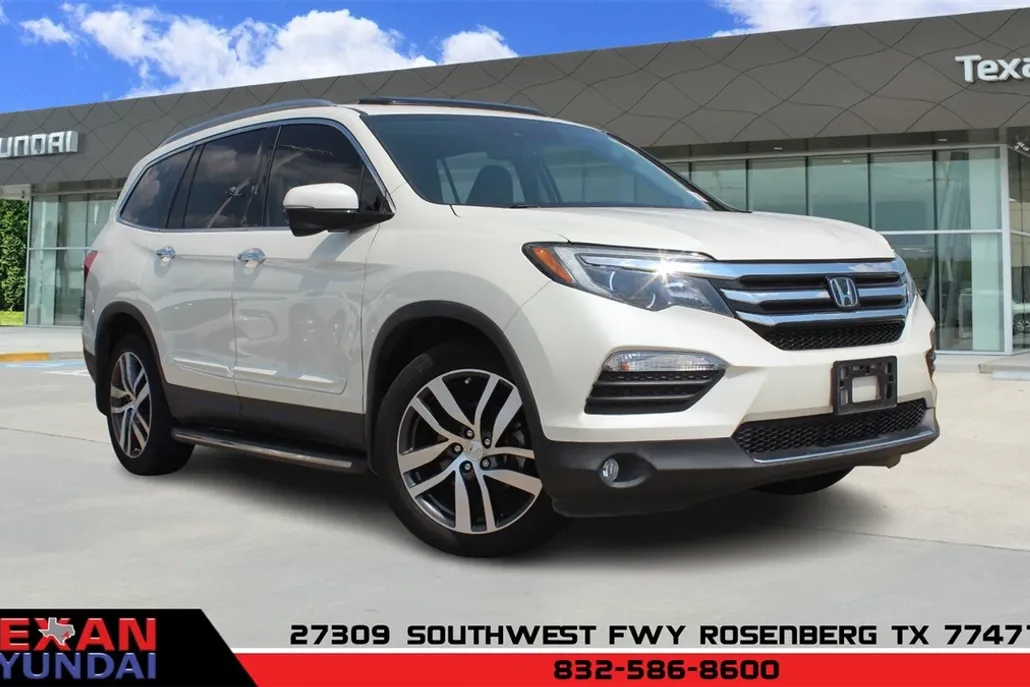 2017 Honda Pilot Touring photo 1