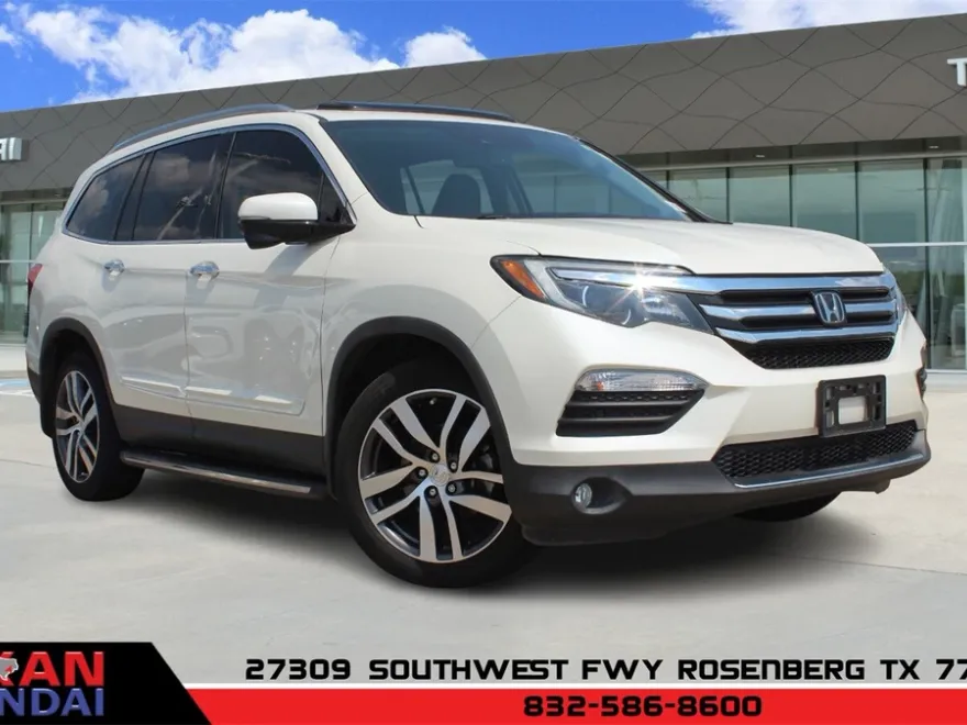 2017 Honda Pilot Touring photo 1