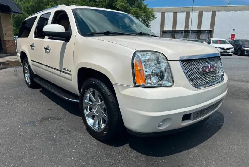 2011 Gmc Yukon XL Denali photo 1
