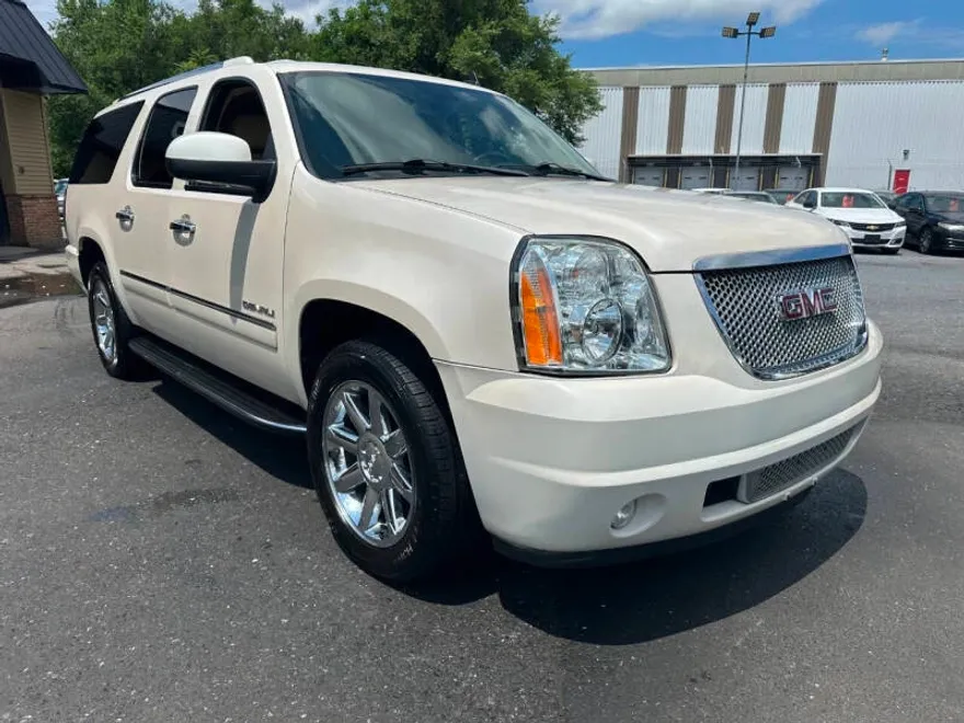 2011 Gmc Yukon XL Denali photo 1