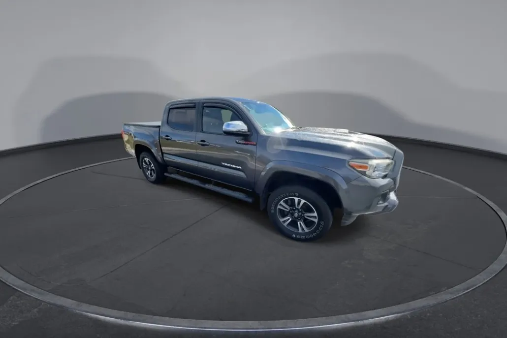 2018 Toyota Tacoma TRD Sport photo 1