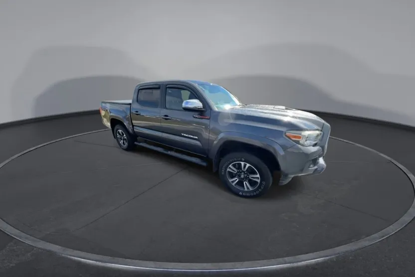 2018 Toyota Tacoma TRD Sport photo 1
