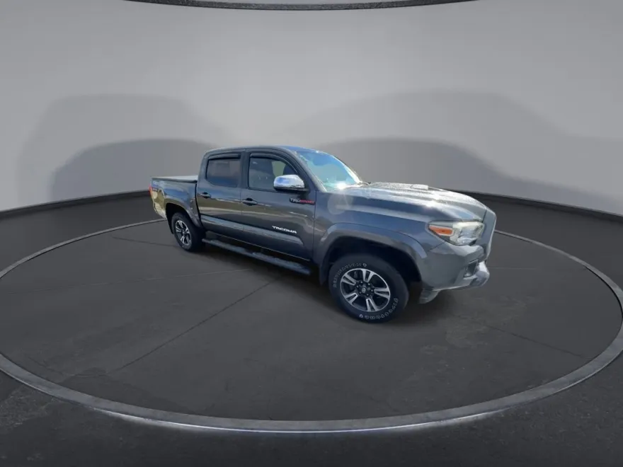 2018 Toyota Tacoma TRD Sport photo 1