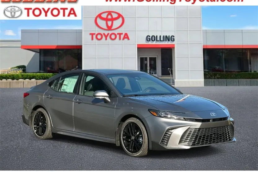 2026 Toyota Camry SE photo 1