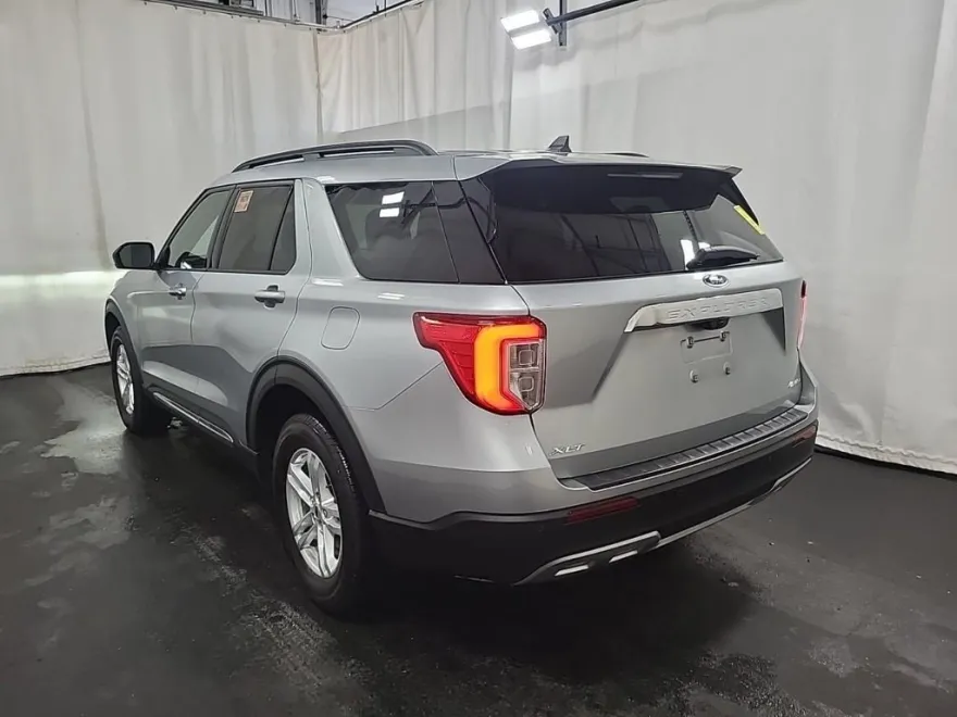 2023 Ford Explorer XLT photo 1
