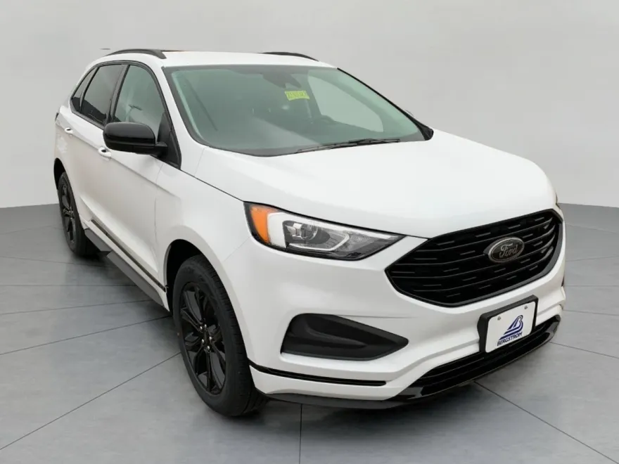 2024 Ford Edge SE photo 1