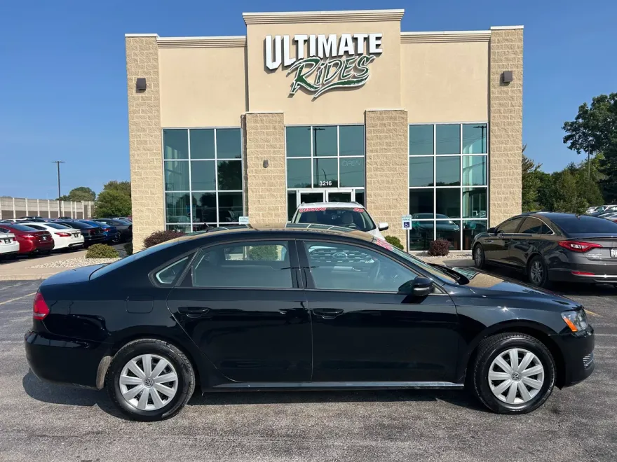 2013 Volkswagen Passat S photo 1