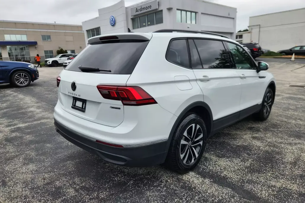 2024 Volkswagen Tiguan S photo 1