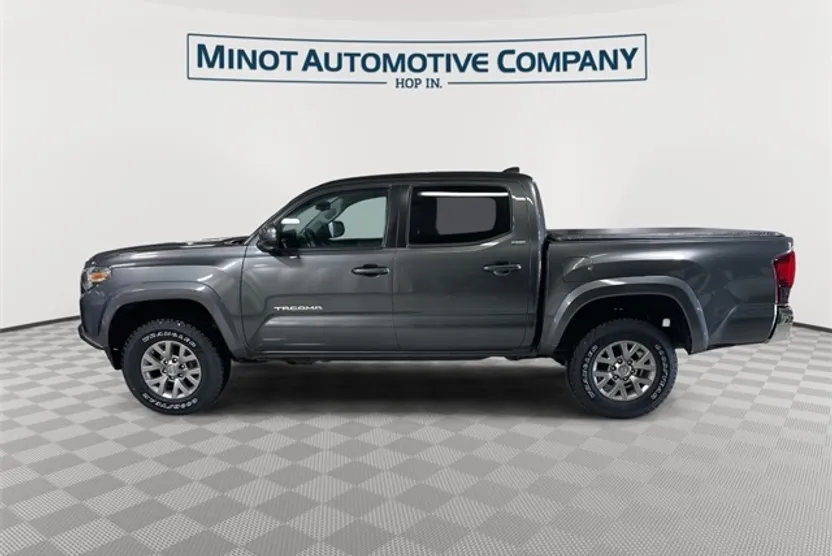 2018 Toyota Tacoma SR5 photo 1