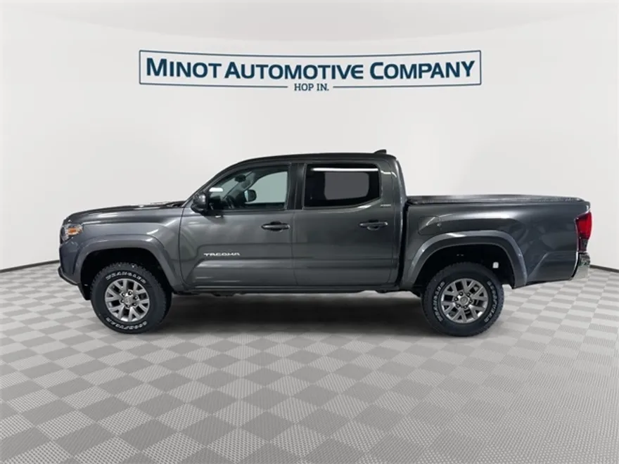 2018 Toyota Tacoma SR5 photo 1