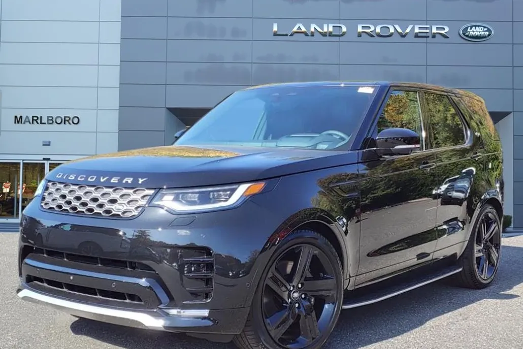 2025 Land Rover Discovery Metropolitan Edition photo 1