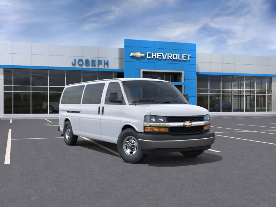 2025 Chevrolet Express 3500 LT photo 1