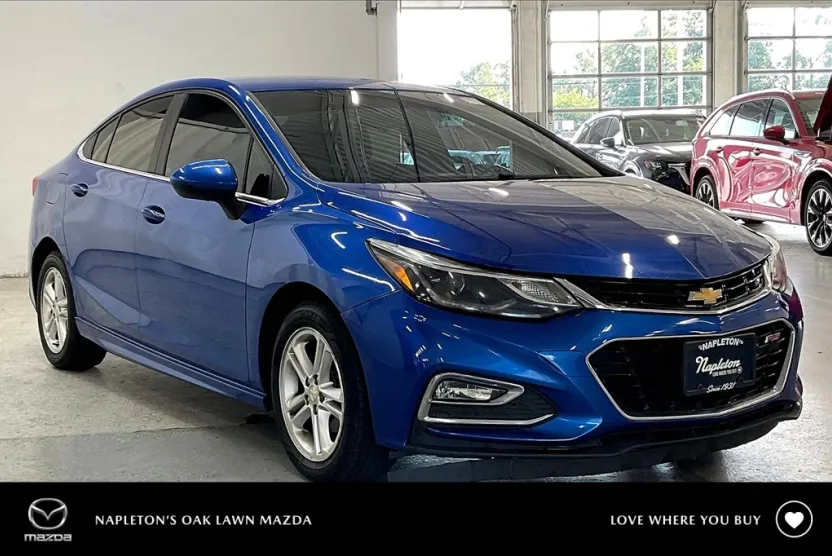 2017 Chevrolet Cruze LT photo 1
