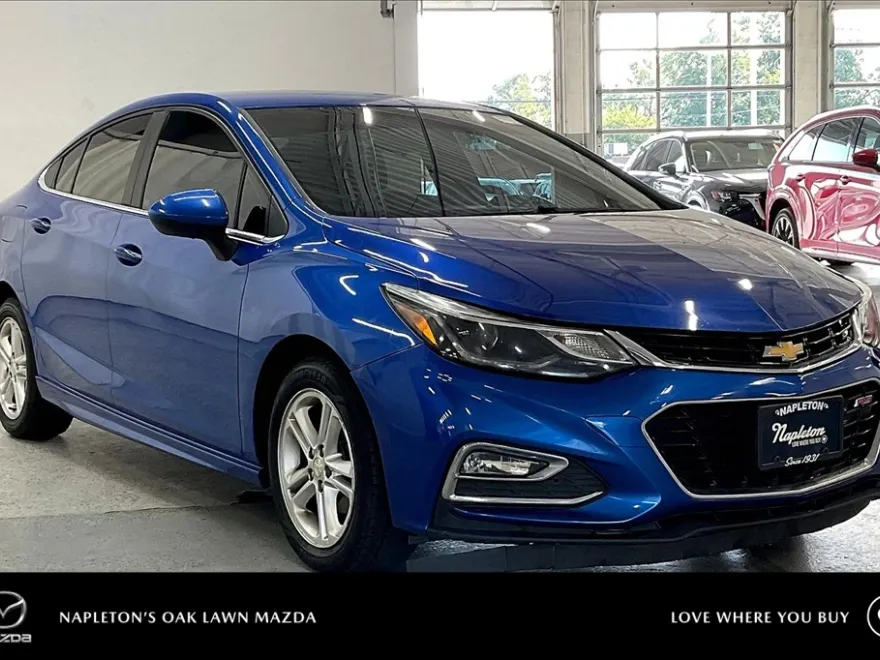2017 Chevrolet Cruze LT photo 1