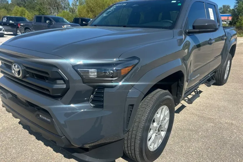 2024 Toyota Tacoma SR5 photo 1