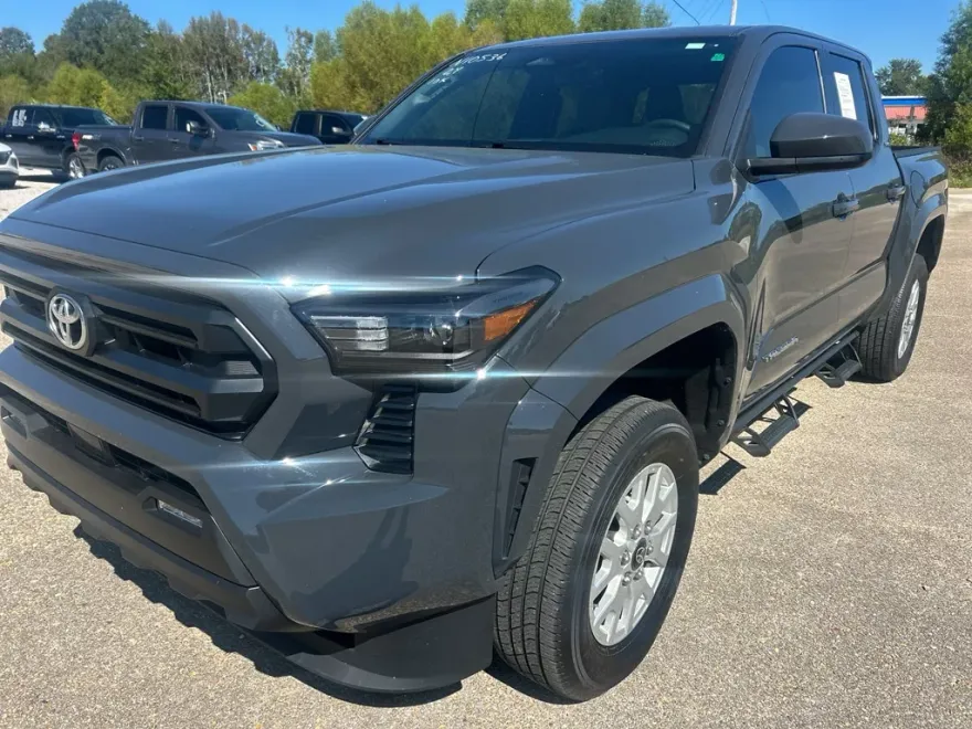2024 Toyota Tacoma SR5 photo 1