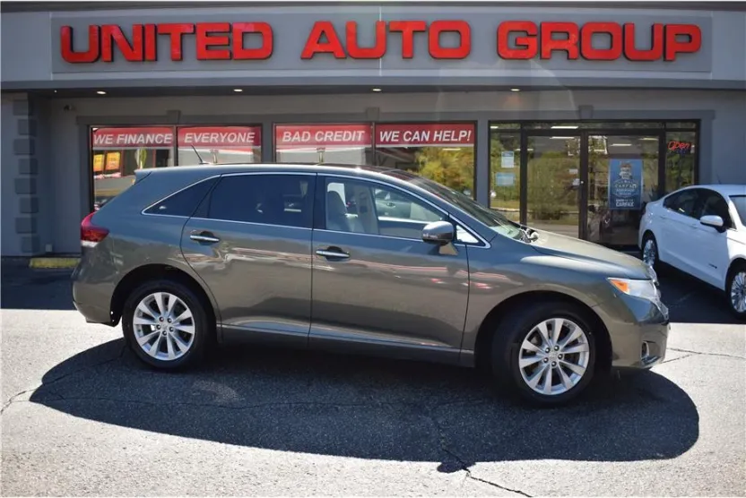 2013 Toyota Venza LE photo 1